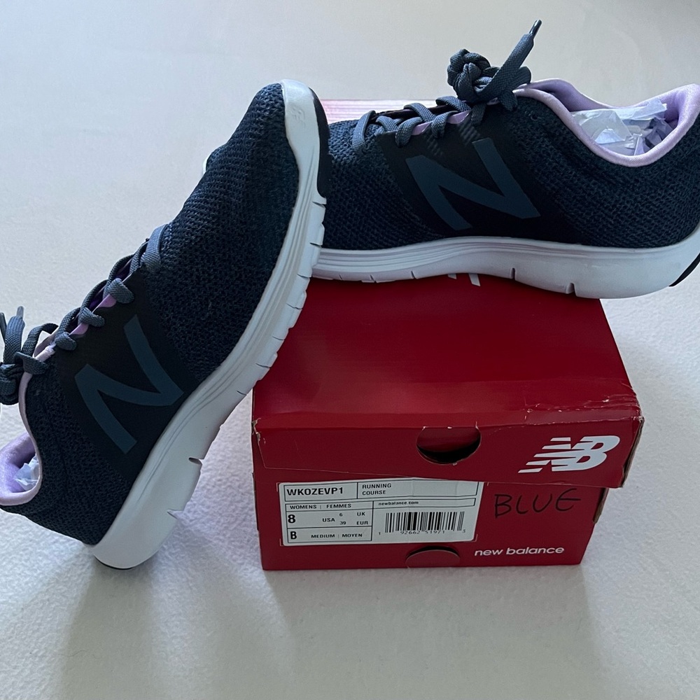 Like New / New Balance “Comfort Insert” 
Dark Blue Size 8 Women’s - Worn 2x